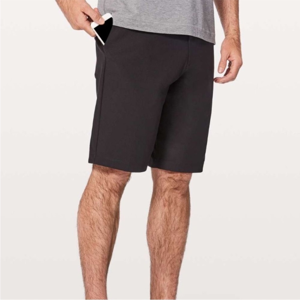 Lululemon Men's Commission Short Relaxed 11” Warpstreme Size 32 Black